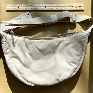 Marimekko Light Beige Crescent shoulder Bag - Uniqlo